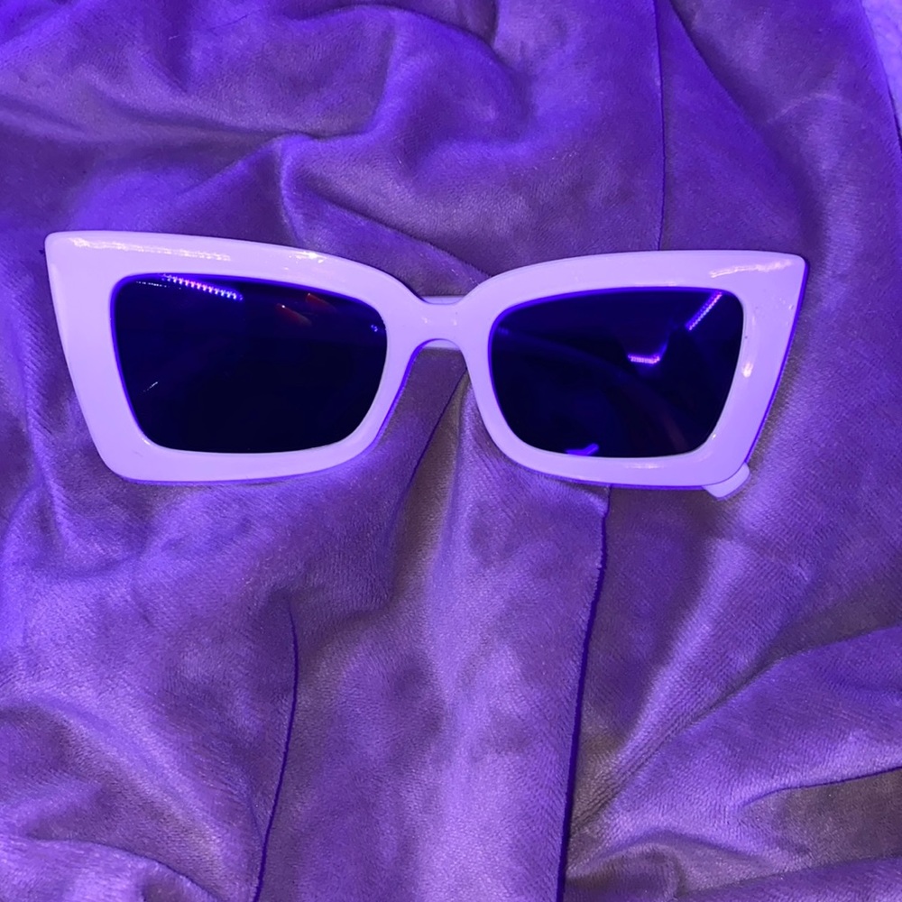 ⚠️ LAST 9 WEEKS TO PURCHASE— white sunglasses🤍